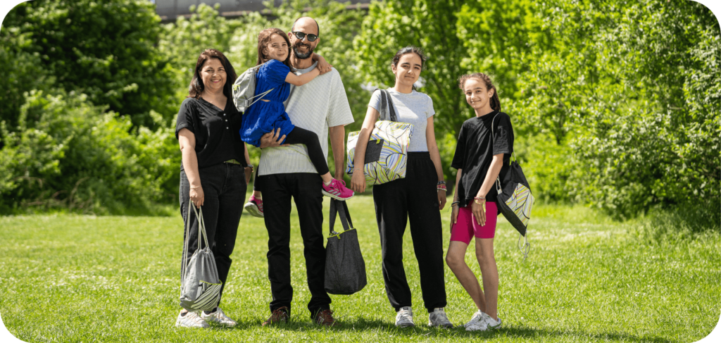 famille équipée avec des sacs